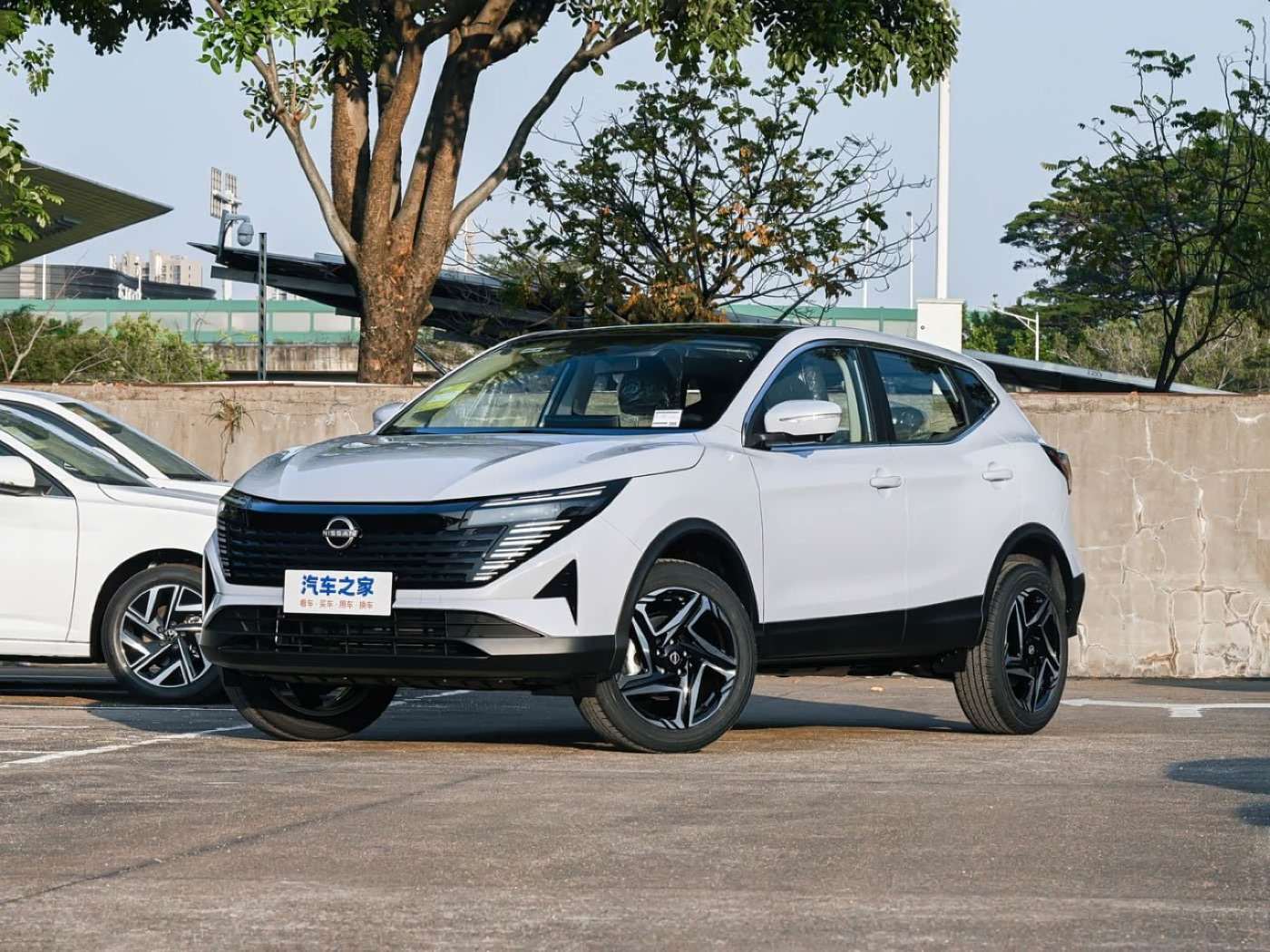 Кроссовер: Nissan Qashqai 2.0 CVT